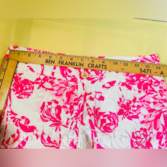 NEW LILLY PULITZER RESORT WHITE CALIENTE KELLY LACE SHORTS SIZE 00. - Picture 9 of 17